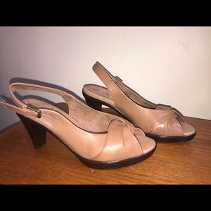 Bella~Vita whim peeptoe slingback size 7 tan